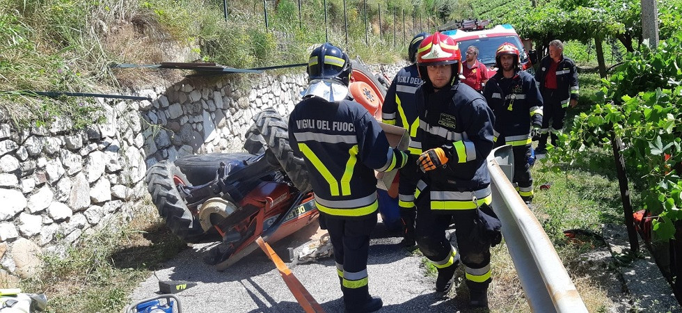 Drammatico incidente con il trattore: un 87enne muore schiacciato dal mezzo agricolo